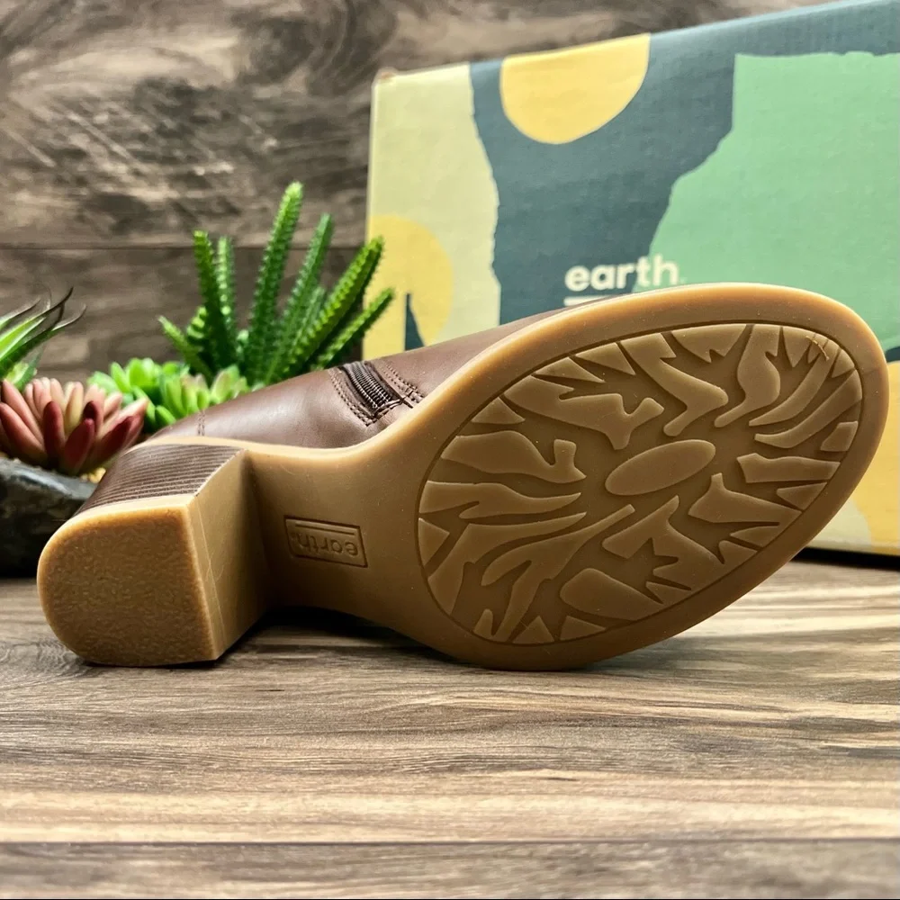 NIB Earth Lina Austin Notched Heeled Low Cut Leather Bootie Mahogany 8M - Picture 8 of 12